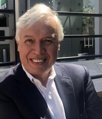 Carlos Furche headshot