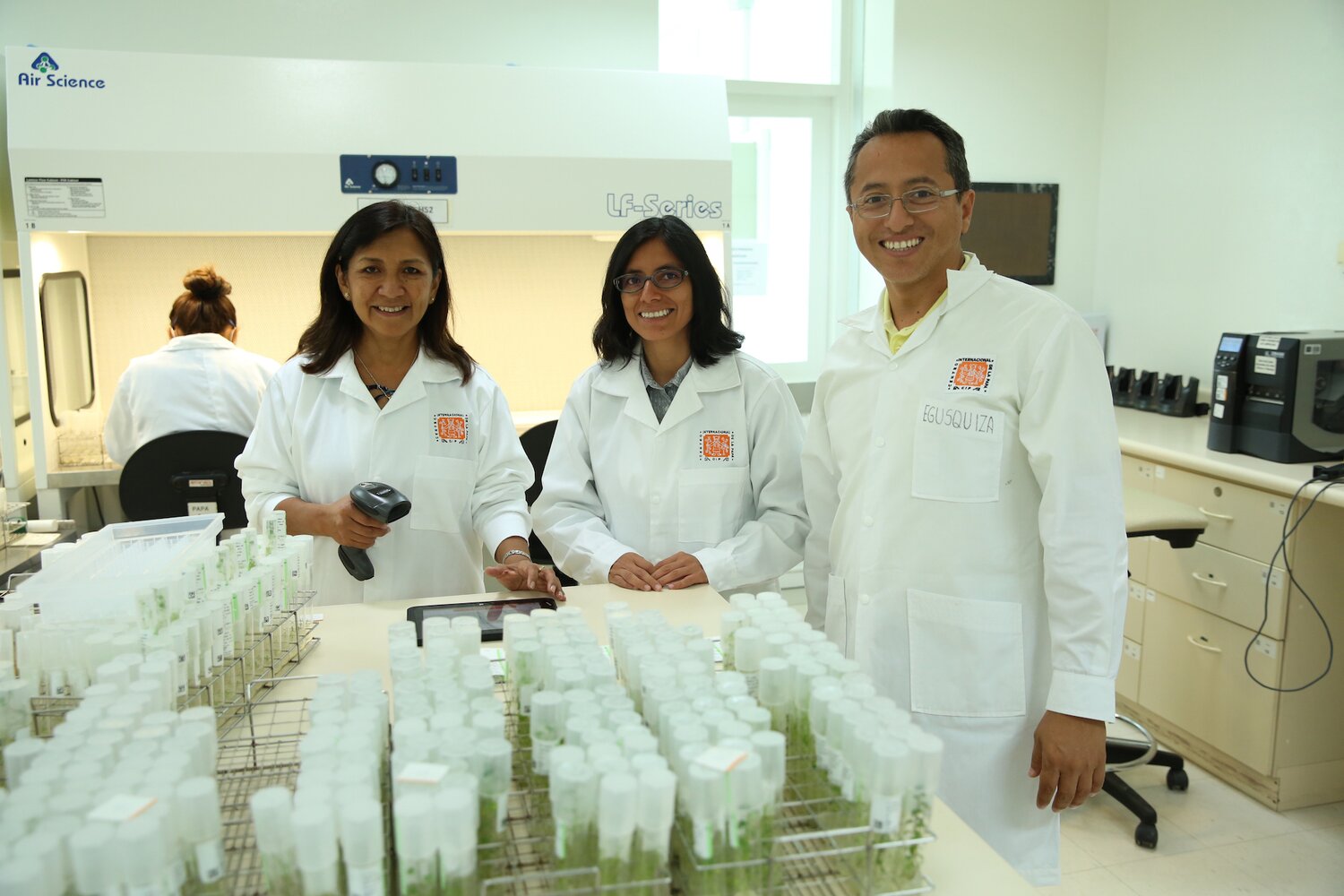 The CIP genebank in vitro team using handheld data loggers in the evaluation of in vitro viability of CIP’s germplasm collections.