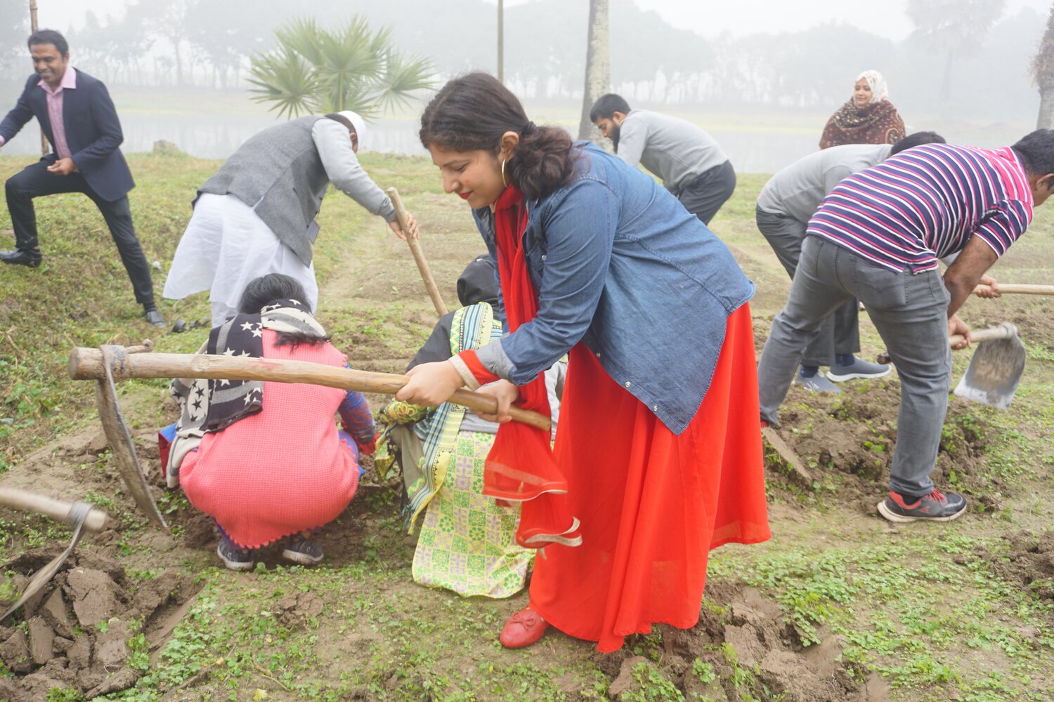 “Women farmers play an important role in agriculture in Bangladesh. They are involved in land preparation, crop harvesting, threshing, storing etc.”, says Rahim. “Furthermore, today, 35-40 % of our extension officers and scientists are women and they are doing their share to develop our agriculture.”