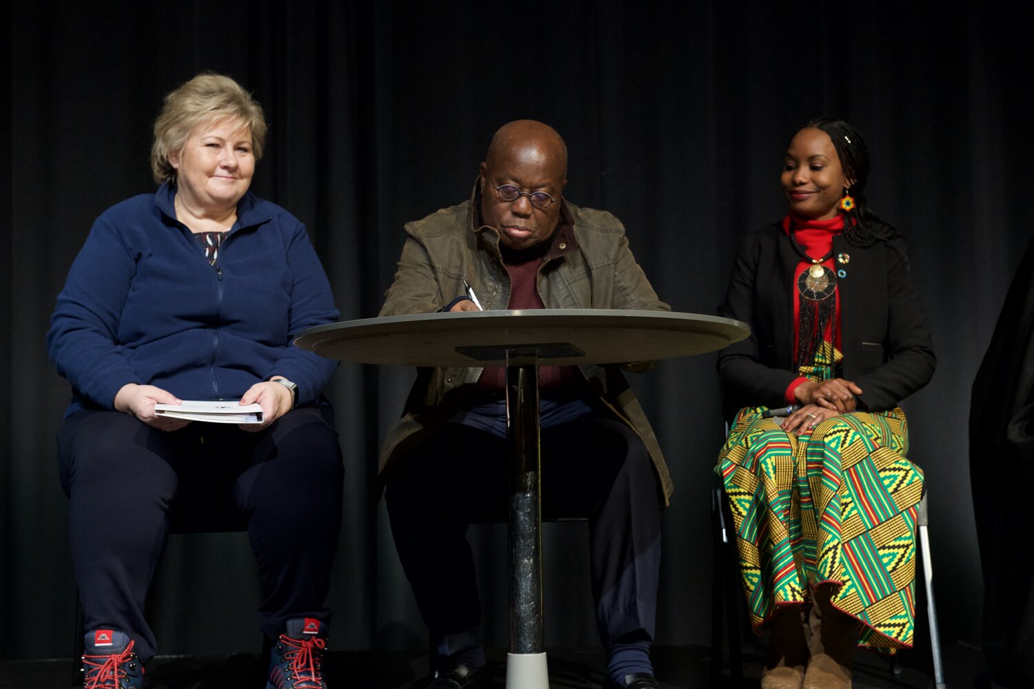 The Prime Minister of Norway and the President of Ghana signing the Call to Action in Svalbard on Behalf of the SDG Advocates.