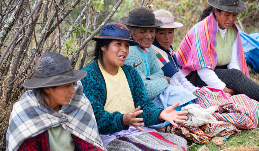 Farmers from Colpar in central Peru share their preferences for potatoes with researchers from the International Potato Center and Grupo Yanapai. Ultimately, the farmers will decide which potato varieties they plant in their fields so researchers are eager to get them involved early on in the selection process. Photo: Crop Trust/Michael Major