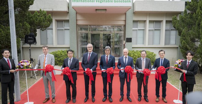 Ribbon-cutting at the renovated WorldVeg Genebank with Taiwan’s Agriculture Minister Chen Junne-jih, Crop Trust ED Stefan Schmitz, Tainan Mayor Huang Wei-cher, and Ambassador Hsiao Jeffrey S. Chung. Photo: WorldVeg