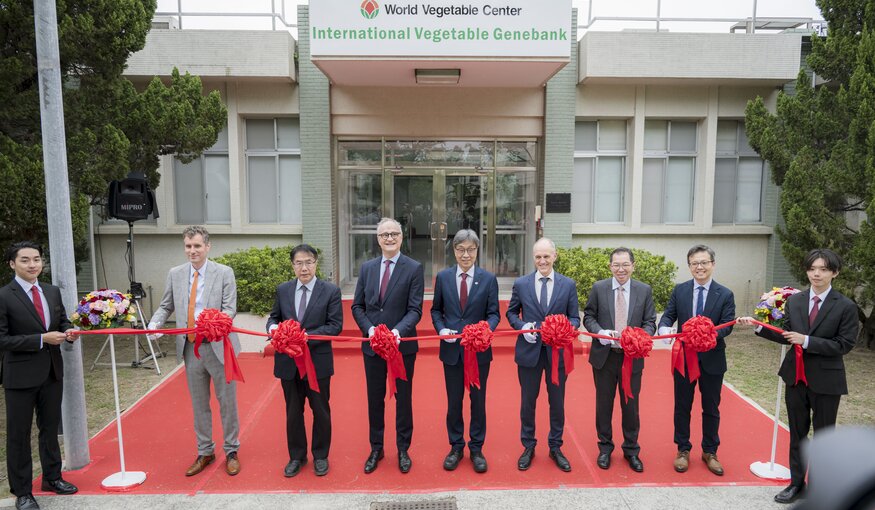 Ribbon-cutting at the renovated WorldVeg Genebank with Taiwan’s Agriculture Minister Chen Junne-jih, Crop Trust ED Stefan Schmitz, Tainan Mayor Huang Wei-cher, and Ambassador Hsiao Jeffrey S. Chung. Photo: WorldVeg