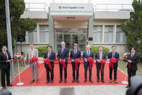 Ribbon-cutting at the renovated WorldVeg Genebank with Taiwan’s Agriculture Minister Chen Junne-jih, Crop Trust ED Stefan Schmitz, Tainan Mayor Huang Wei-cher, and Ambassador Hsiao Jeffrey S. Chung. Photo: WorldVeg