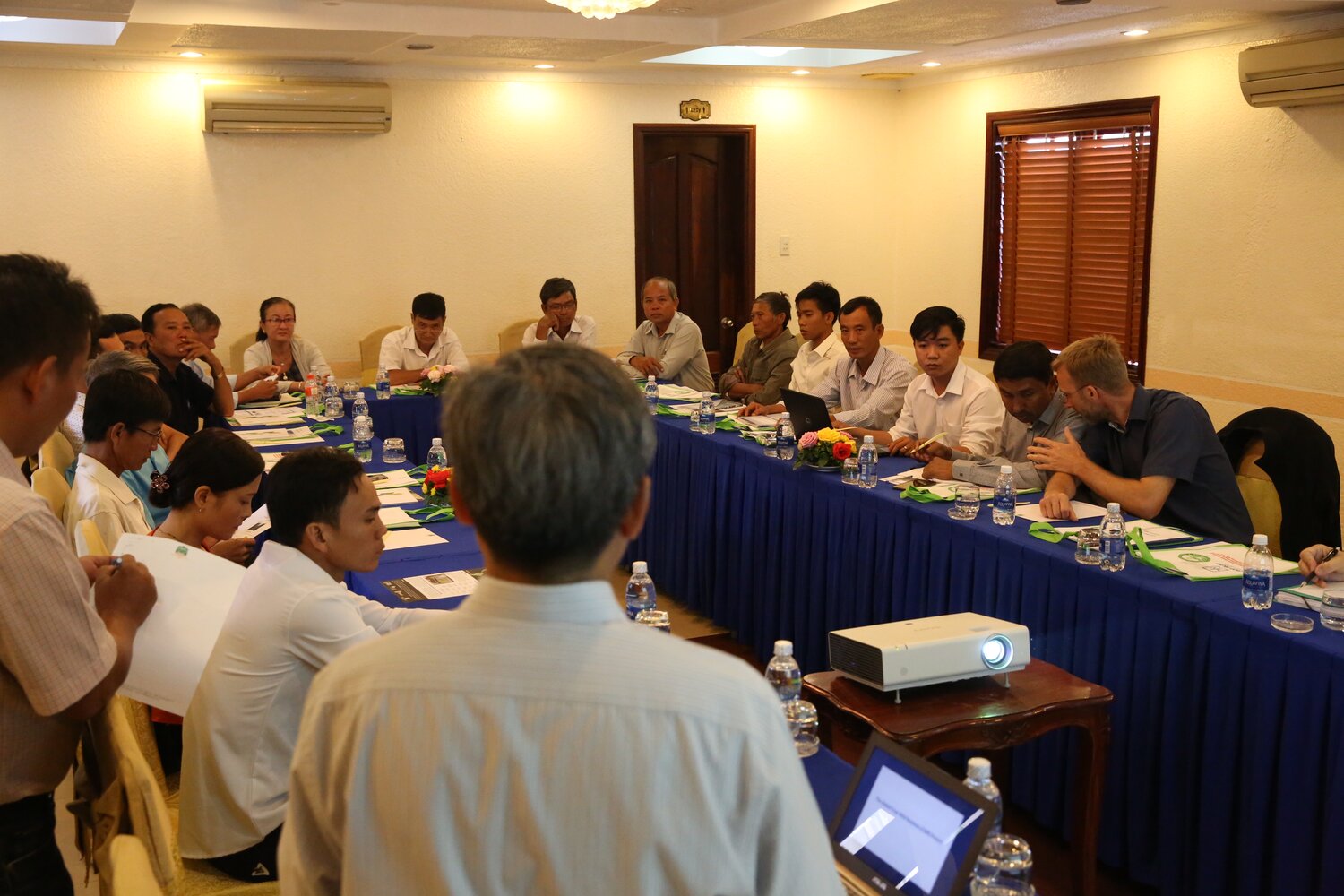 In a meeting organized by our Crop Wild Relatives partner, Professor Huynh Quang Tin, from the Mekong Delta Development Research Institute, representatives from 13 Seed Clubs (eight provinces) discussed the latest results of their rice pre-breeding trials – challenges faced, outcomes from the first crop cycle, and the selection of the most promising lines. “It was wonderful to meet these farmer-breeders who are selecting new materials that can thrive in local conditions and benefit the whole region,” said Ben Kilian, Senior Scientist at the Crop Trust. Photo: L.M. Salazar 