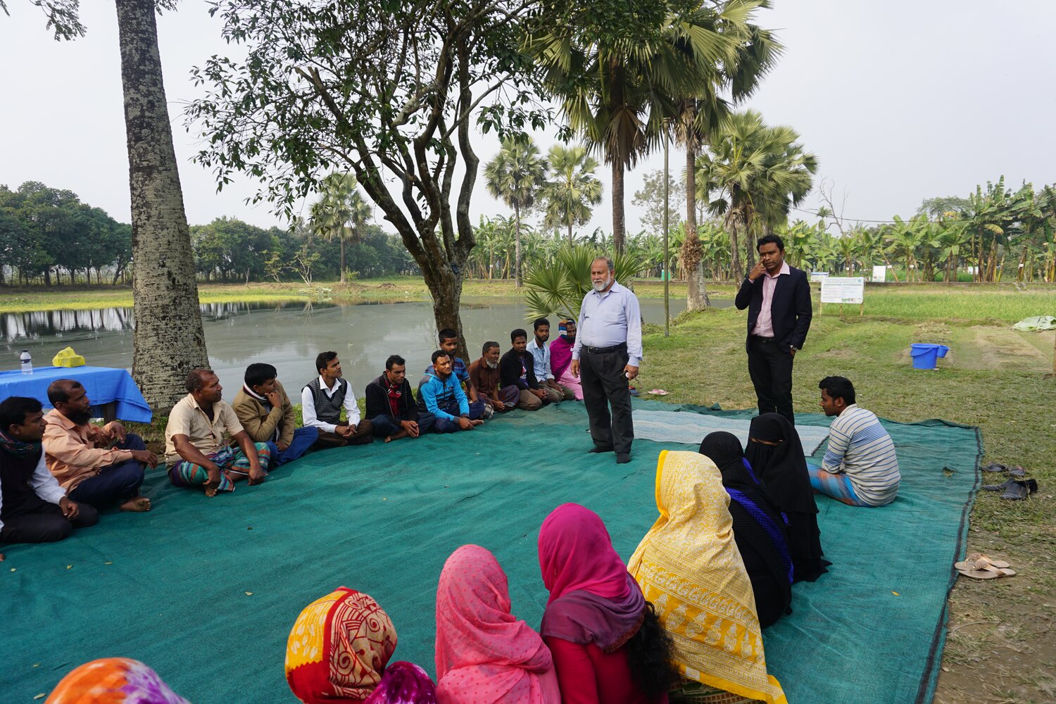 During a farmer training workshop, Rahim (standing left) and one of his graduate students (standing right) give instructions about seed sowing and carrot bed preparation. “To introduce a new variety, innovative farmers play a pioneering role. If he or she obtains satisfactory results in the field, the variety will be rapidly accepted by others”, says Rahim. “Disseminating the latest carrot production technology helps increase the adoption rate of newly developed materials.” 