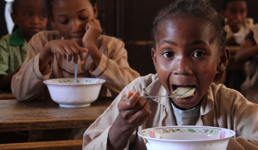 Under the school feeding program, children receive a nutritious collation three mornings a week, made of porridge produced locally and composed at 40% of beans flour. Credit: ©2014CIAT/StephanieMalyon