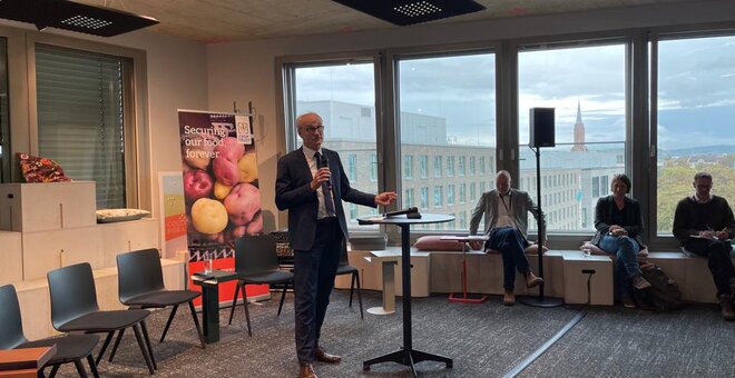 Stefan Schmitz speaking.