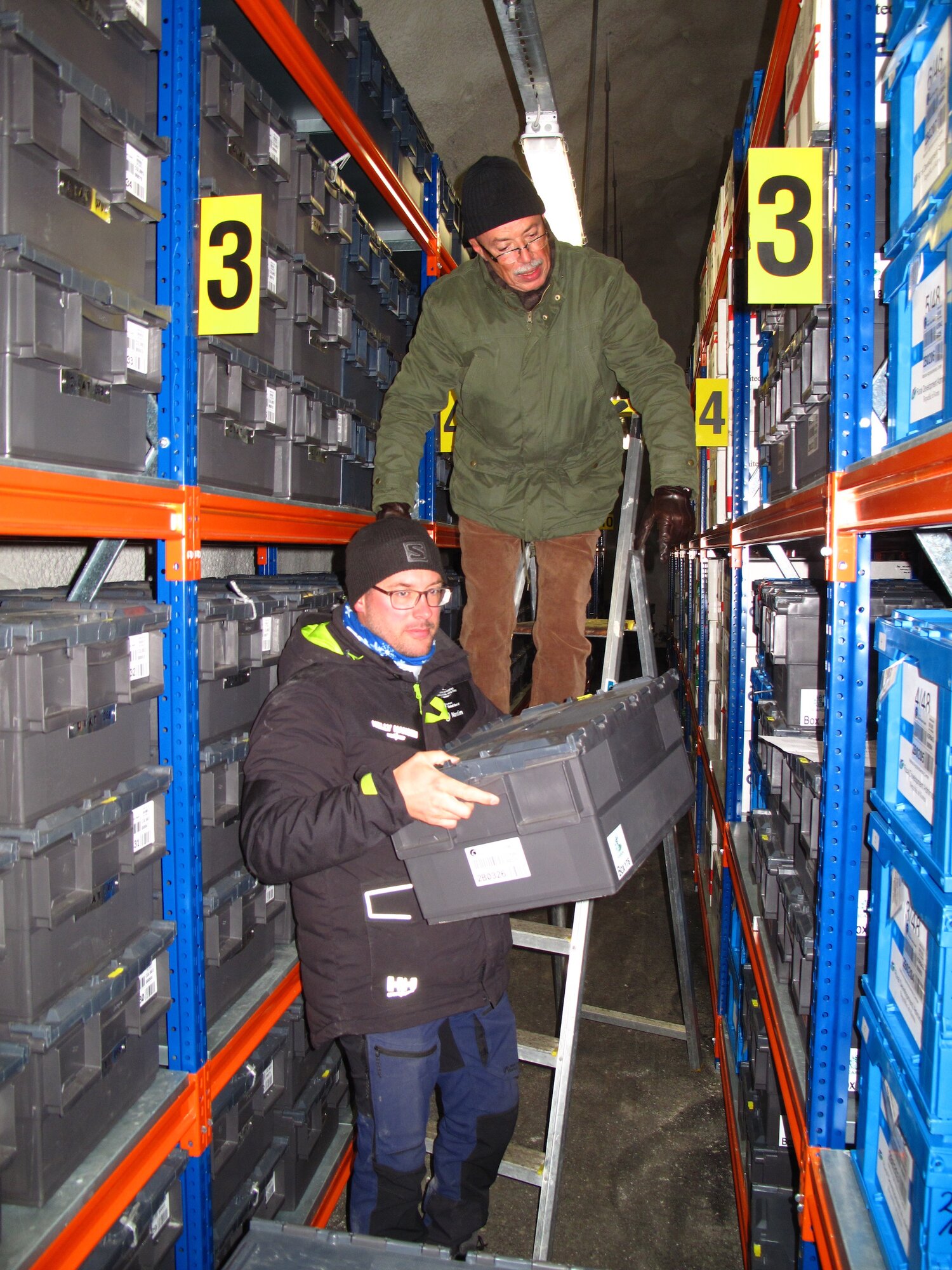 (Top) Dr. Ali Shehaded, Rangeland and Pasture germplasm Curator at ICARDA with (bottom) Fredrik Olsson from NordGen bringing out one of the 161 seed boxes for further transfer to ICARDA units in Lebanon and Morocco. Photo credit: NordGen