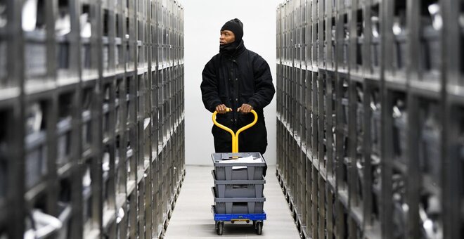 A genebank worker wheels seeds through the AfricaRice genebank in Côte d’Ivoire, where the largest collection of African rice varieties in the world is safeguarded. Photo: Neil Palmer/Crop Trust