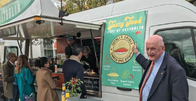 Tim Fischer Finds Aussie Meat Pie in Germany